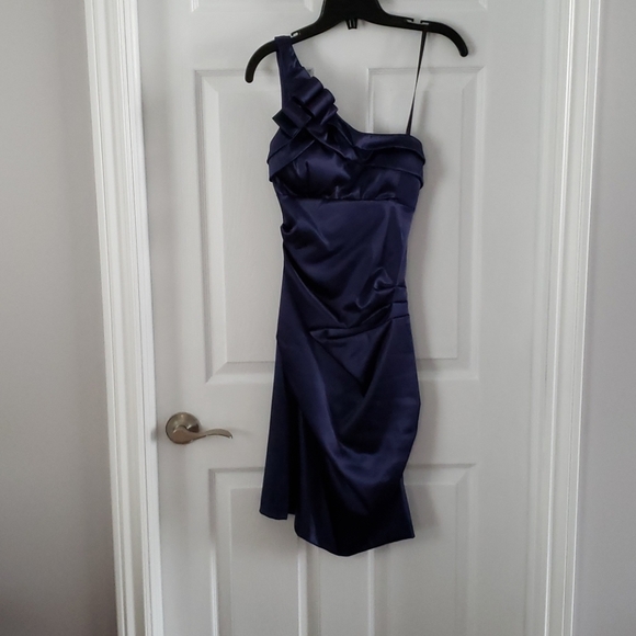 Worn once! Le chateau- Formal dress NWOT - Picture 4 of 16